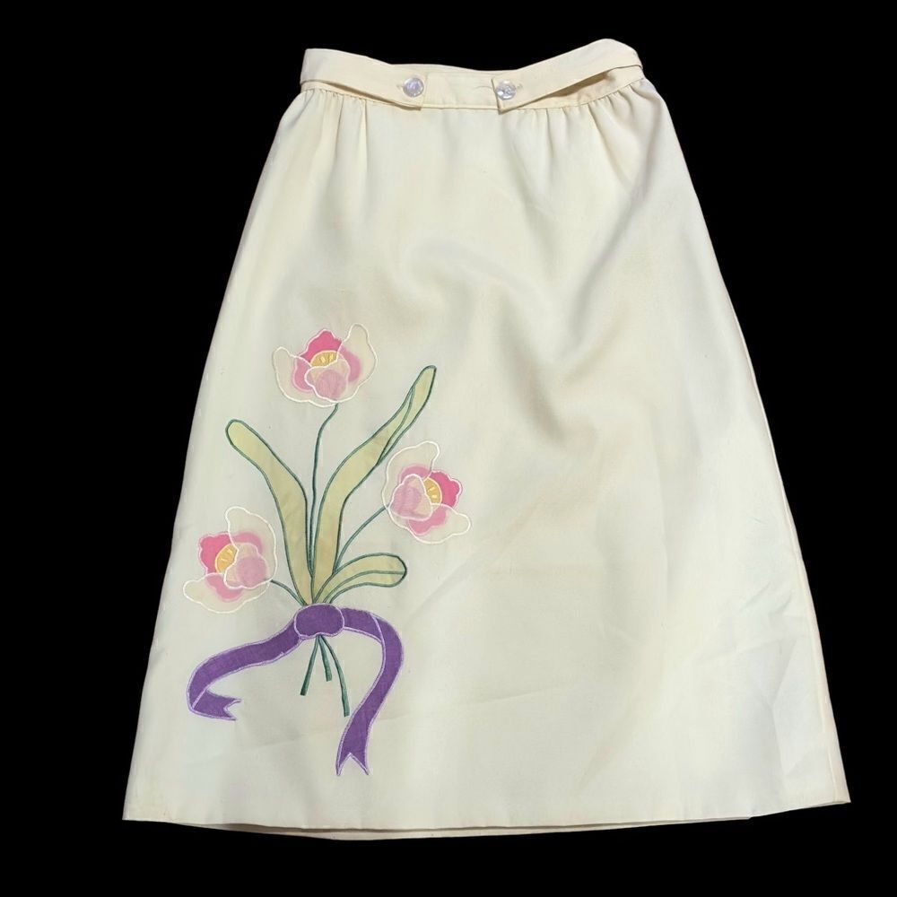 Women’s Cream Skirt with Floral Applique True Vintage
